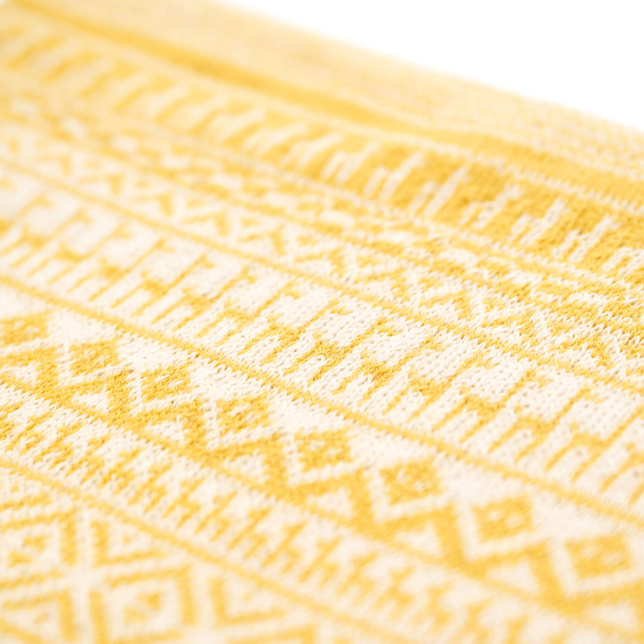 Alpaka Loop Schal für Damen und Herren von Alpakin mit Alpaka-Muster in gelb Textil