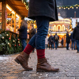 Alpaka Wintersocken in rot sorgen für warme Füße auf dem Weihnachtsmarkt