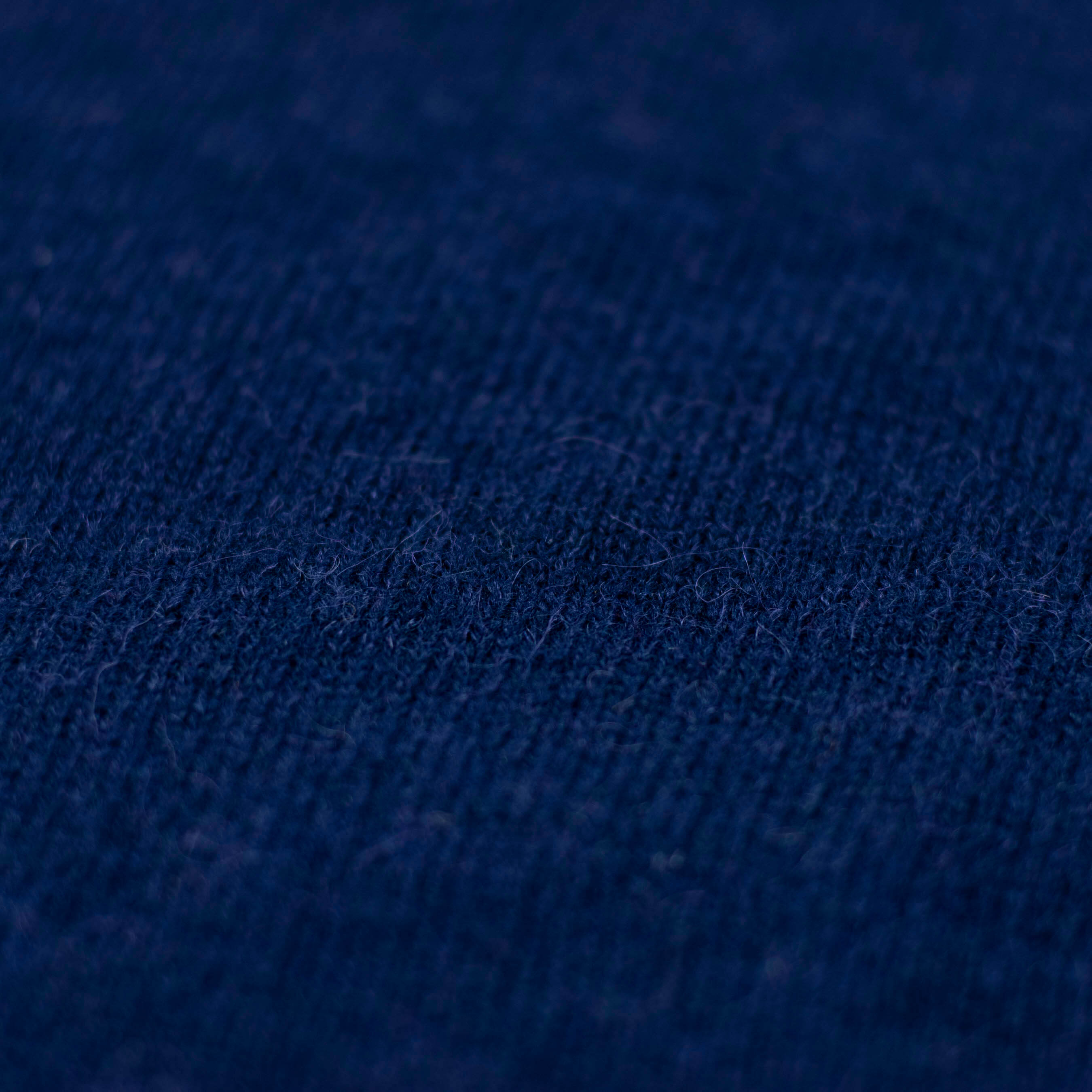 Alpaka Pullover Amaru für Herren in dunkelblau mit V-Ausschnitt von Alpakin Textil