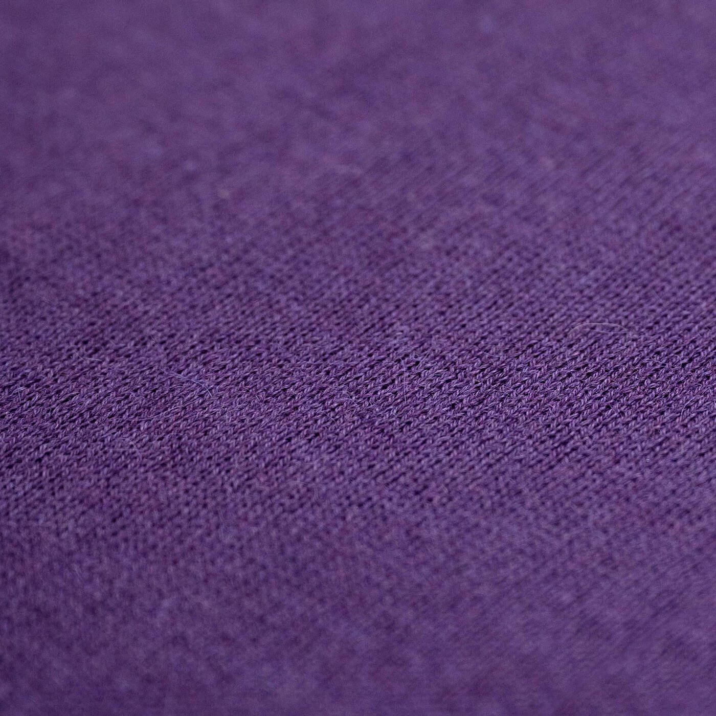 Ultrafeines Textil des Luna Alpaka Pullover in dunkellila, gefertigt aus reiner Babyalpaka Wolle