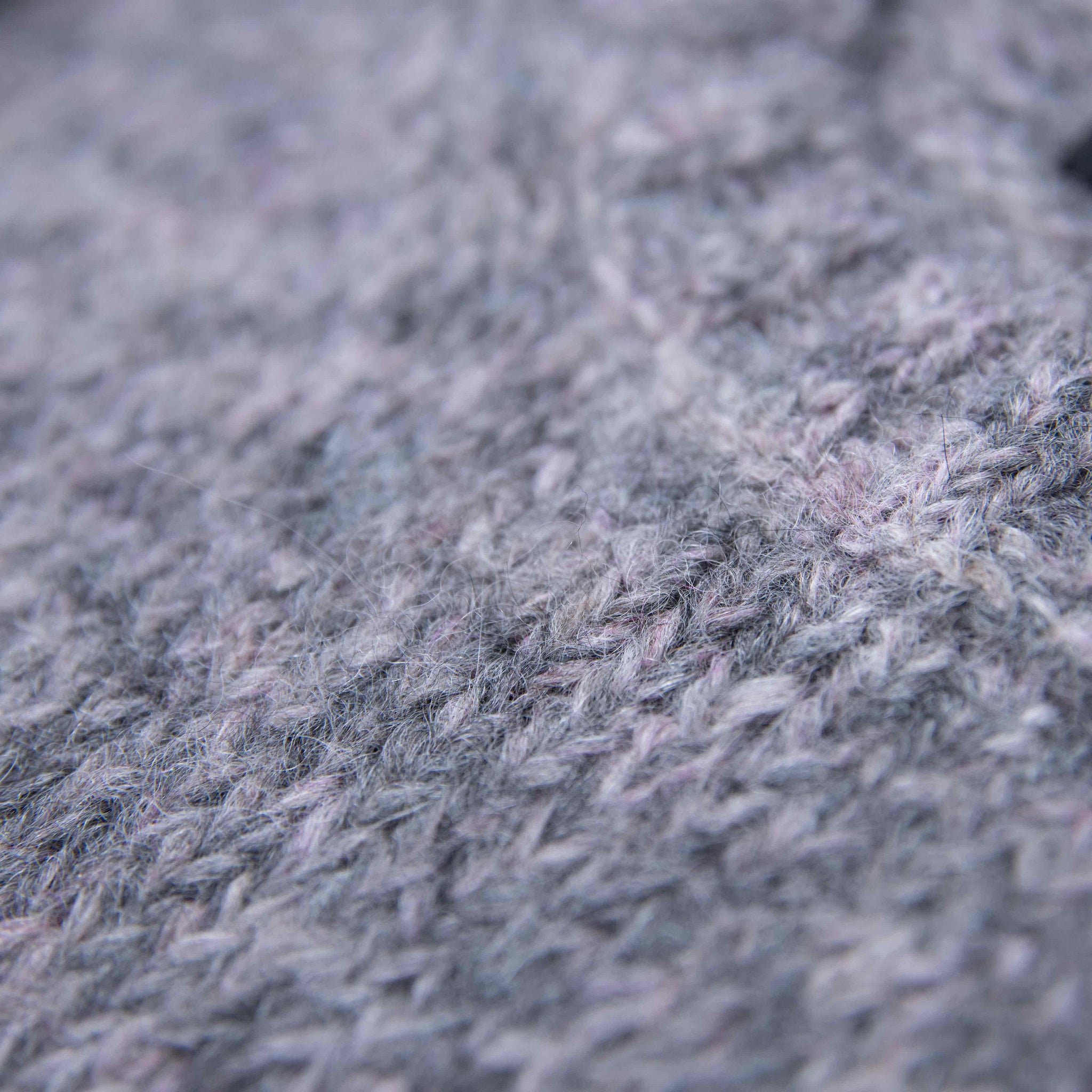 Detailansicht Textil des Chikan Alpaka Wollpullovers für Herren - höchste Wollqualität aus Peru