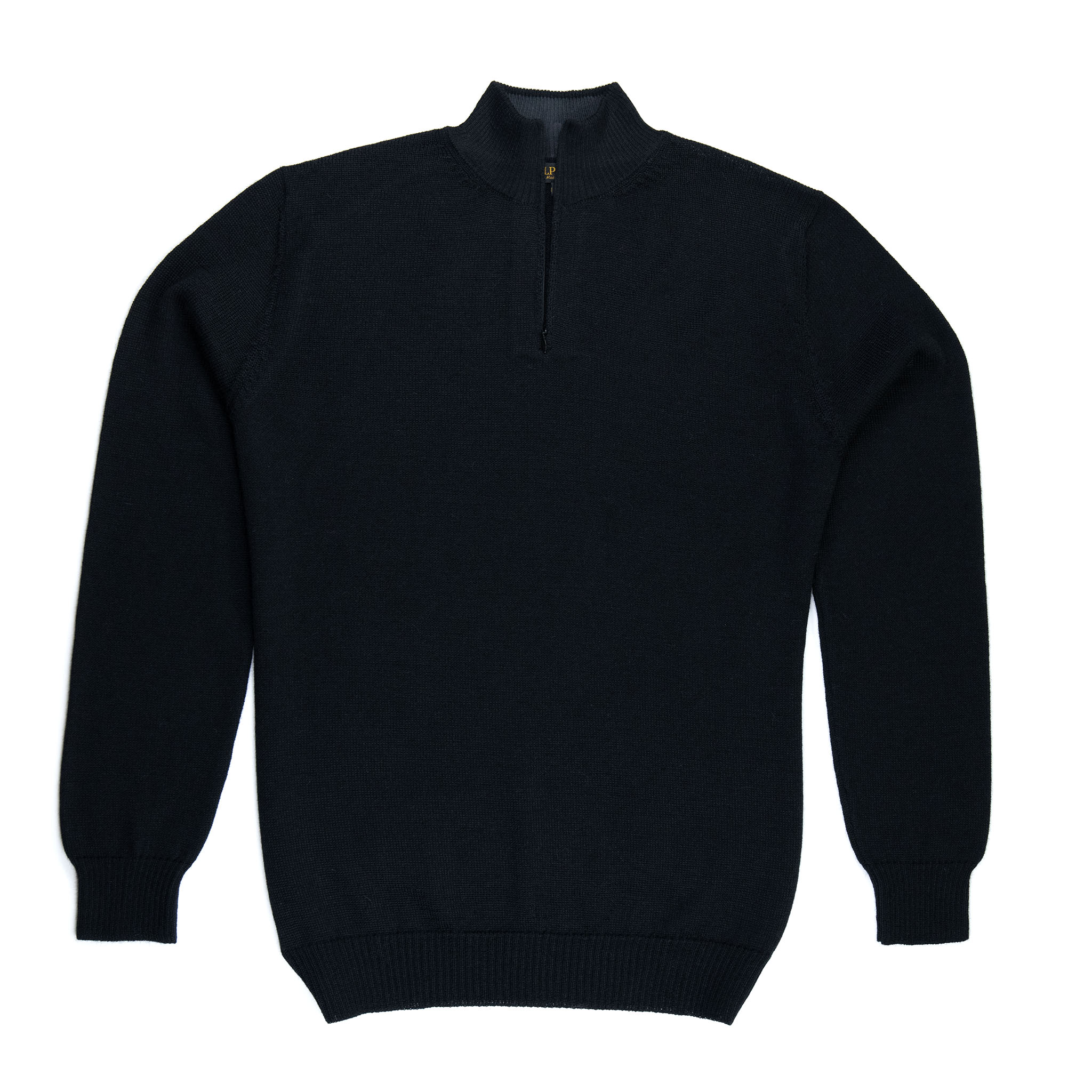 Alpaka Troyer in Naturfarbe schwarz von vorne, gefertigt in der Alpakin Manufaktur