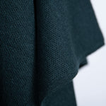 Sanftes Textil des Puma Alpaka Ponchos aus 100% Babyalpaka, der feinsten Alpakafaser