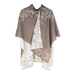 Eleganter Alpaka Poncho für Damen mit Blumenmuster in Naturfarbe braun der Alpakas